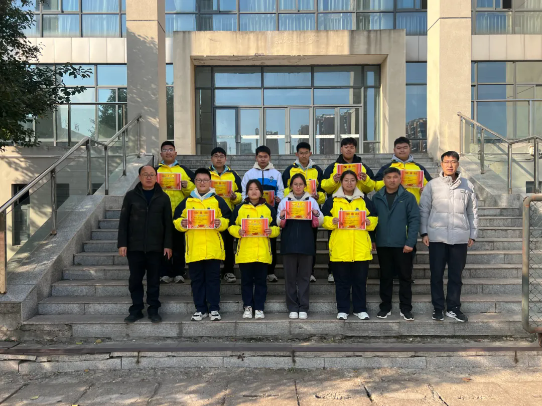 淮北十二中举行高一年级期中总结表彰大会暨专项奖学金颁发仪式